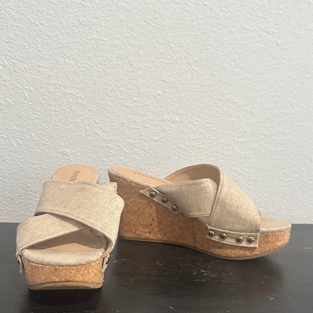 NWOT Shoe Dazzle Natural Linen Cork Wedge Slides